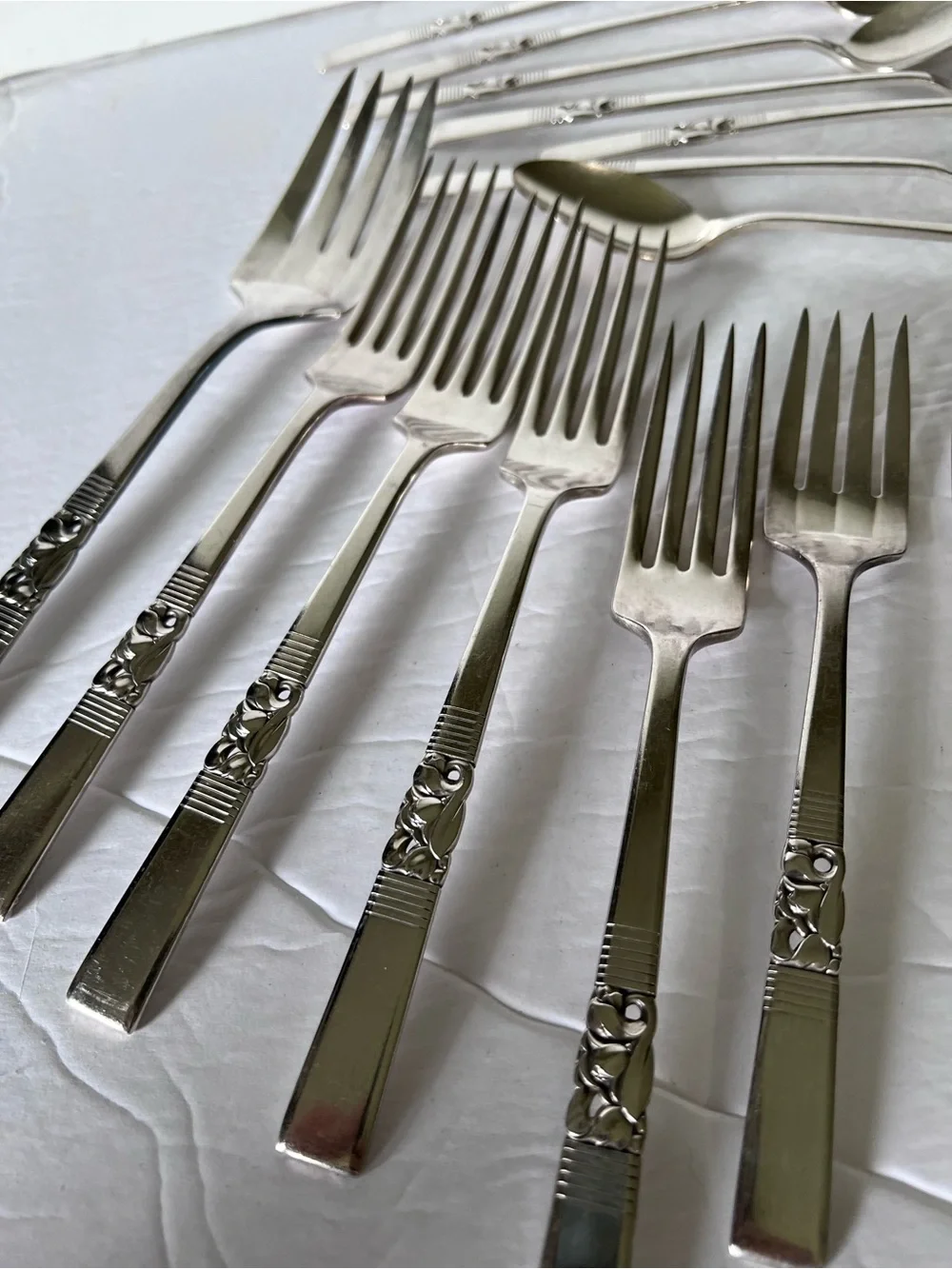 VTG Oneida Community Plate Flatware 34 Pcs Morning Star Pattern MCM Cutout 3D